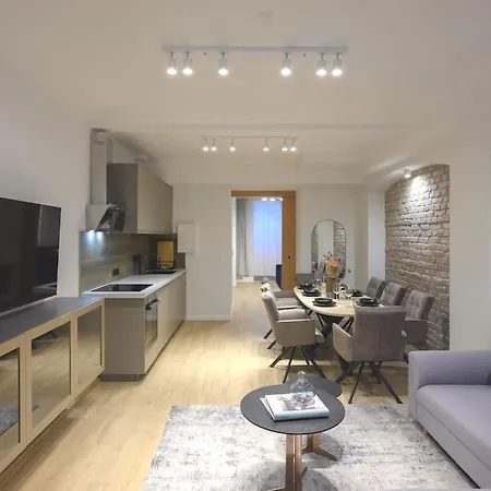 Huge Designer Apartment In Mitte 120 Sqm